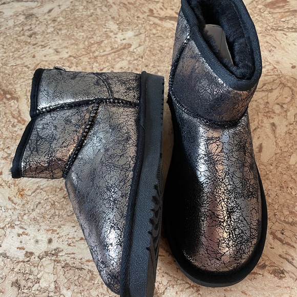 New In Box. Kids booties. Metal and Black. Dream Pairs brand. Size 3. - Picture 1 of 6